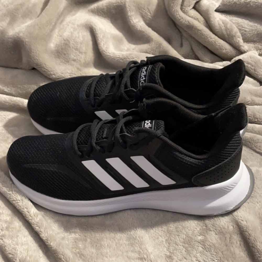 NEW Women Adidas RunFalcon shoes